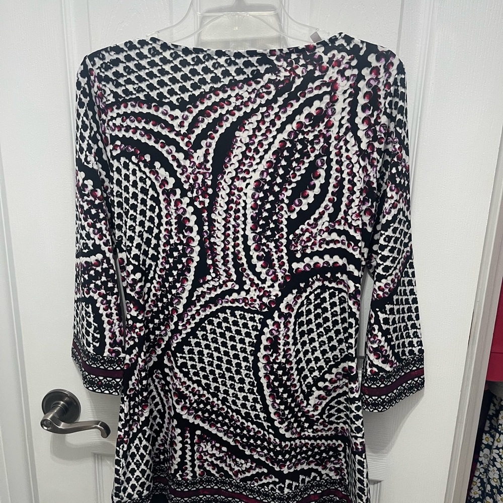 White House Black Market Fitted Graphic Blouse with Cuffed 3/4 Sleeves - Picture 7 of 11